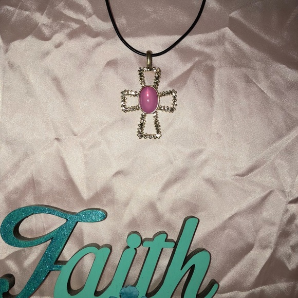 🆕Gold & pink pendant cross on leather necklace - Picture 6 of 8